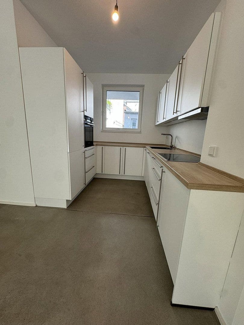 Pronájem domu 150 m², pozemek 100 m², Düsseldorf, Severní Porýní-Vestfálsko Pronájem domu 150 m², pozemek 100 m², Düsseldorf, Severní Porýní-Vestfálsko