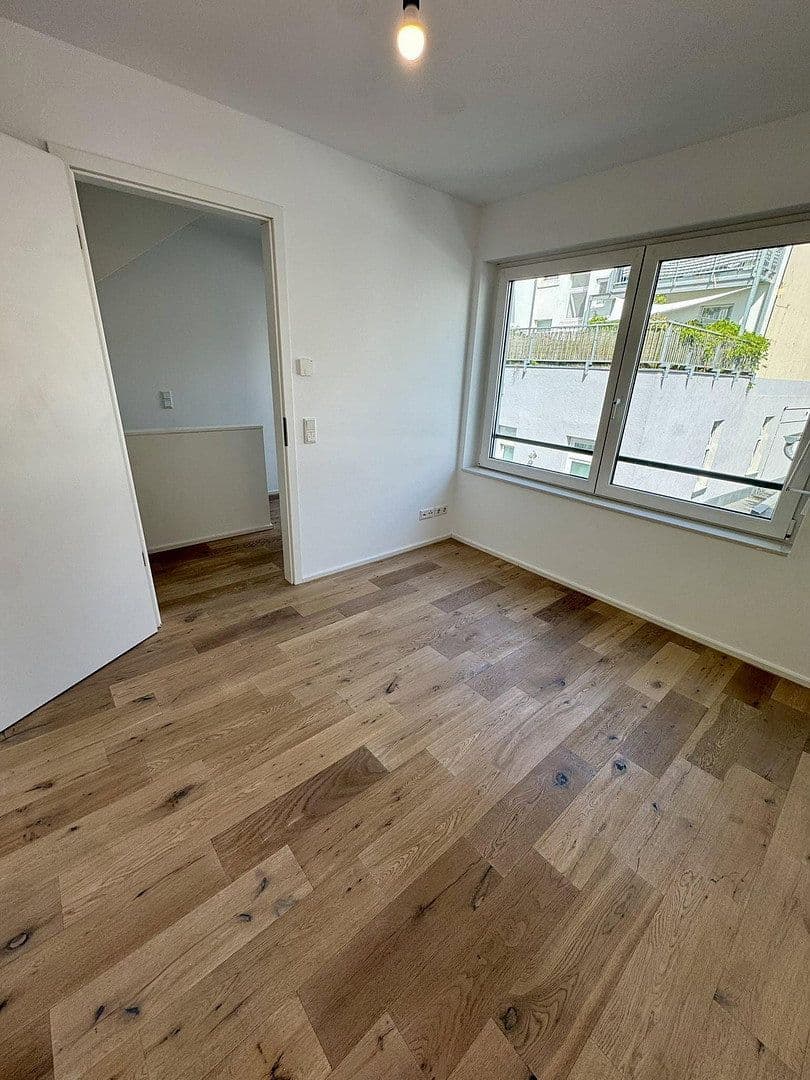 Pronájem domu 150 m², pozemek 100 m², Düsseldorf, Severní Porýní-Vestfálsko Pronájem domu 150 m², pozemek 100 m², Düsseldorf, Severní Porýní-Vestfálsko
