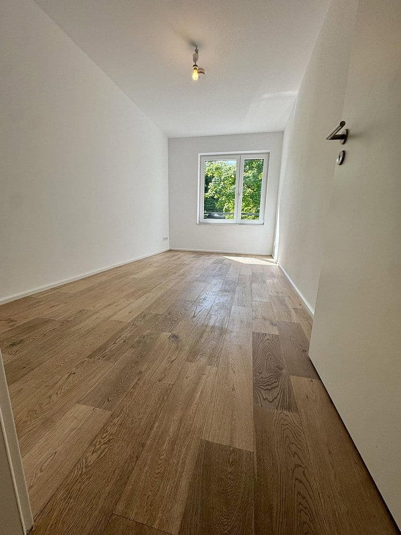 Pronájem domu 150 m², pozemek 100 m², Düsseldorf, Severní Porýní-Vestfálsko Pronájem domu 150 m², pozemek 100 m², Düsseldorf, Severní Porýní-Vestfálsko