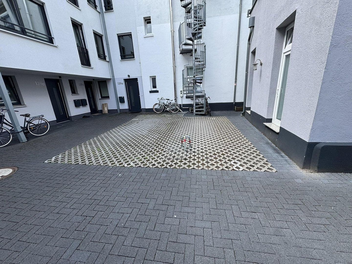 Pronájem domu 150 m², pozemek 100 m², Düsseldorf, Severní Porýní-Vestfálsko Pronájem domu 150 m², pozemek 100 m², Düsseldorf, Severní Porýní-Vestfálsko