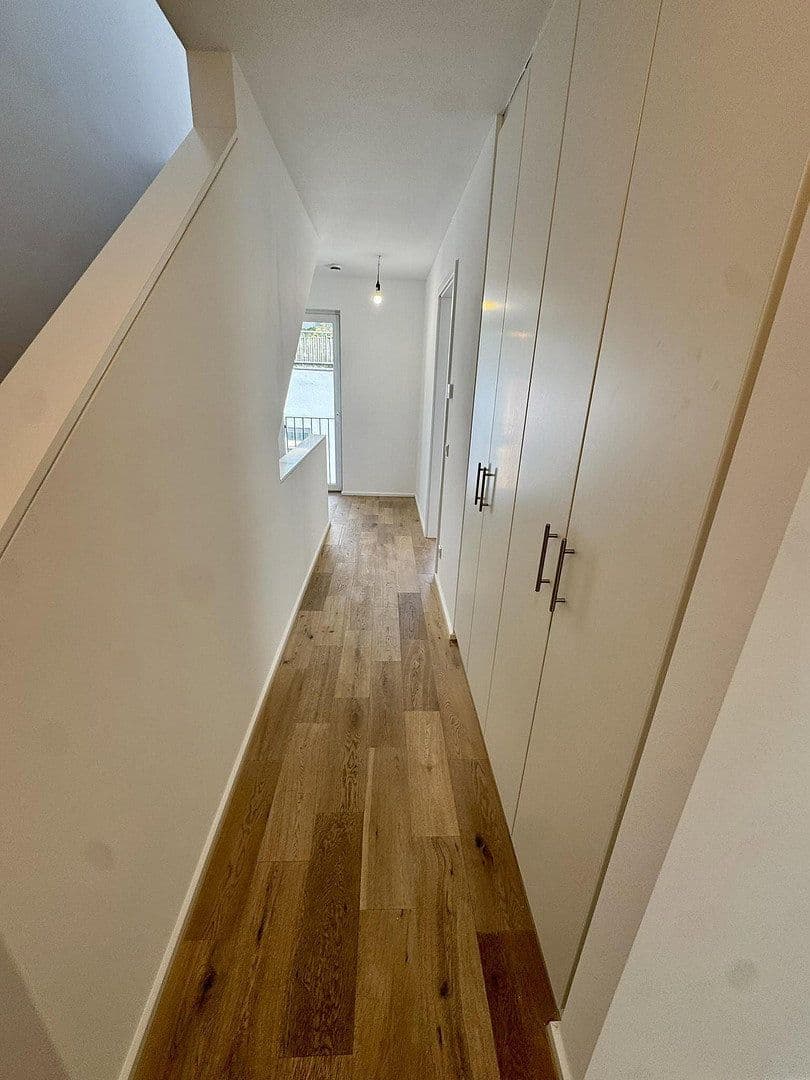 Pronájem domu 150 m², pozemek 100 m², Düsseldorf, Severní Porýní-Vestfálsko Pronájem domu 150 m², pozemek 100 m², Düsseldorf, Severní Porýní-Vestfálsko
