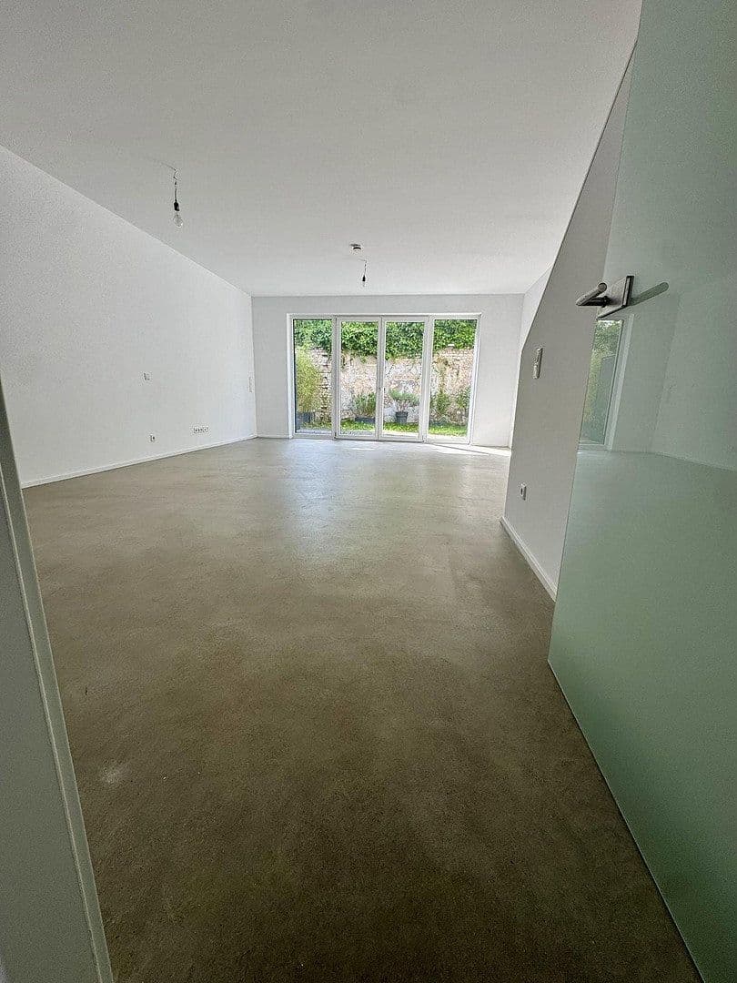 Pronájem domu 150 m², pozemek 100 m², Düsseldorf, Severní Porýní-Vestfálsko Pronájem domu 150 m², pozemek 100 m², Düsseldorf, Severní Porýní-Vestfálsko