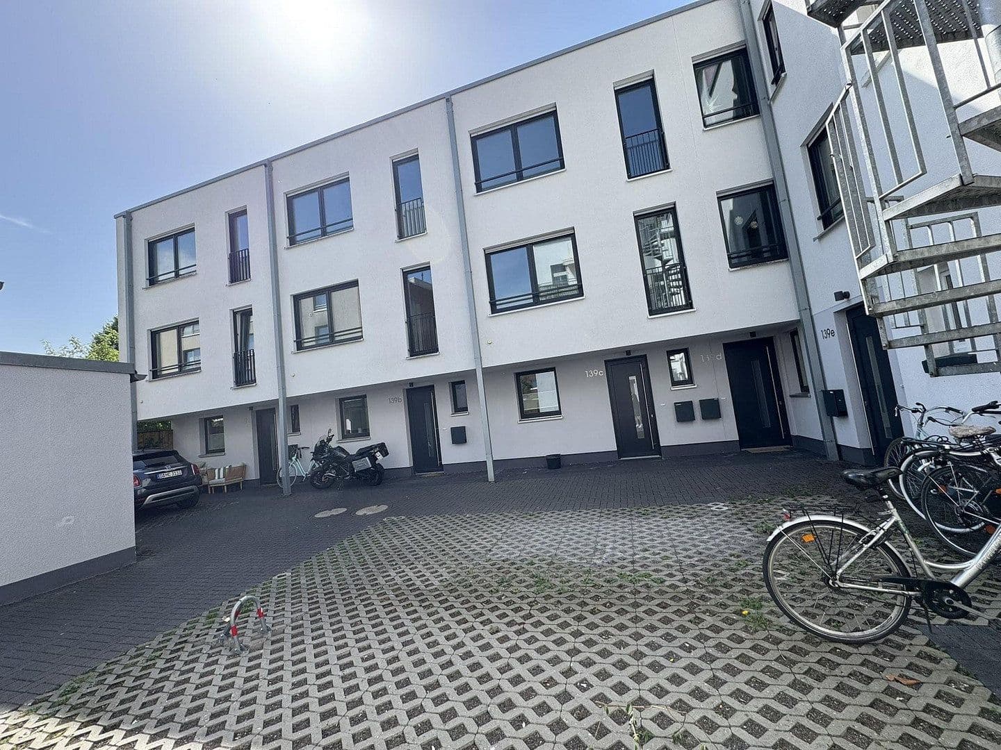 Pronájem domu 150 m², pozemek 100 m², Düsseldorf, Severní Porýní-Vestfálsko Pronájem domu 150 m², pozemek 100 m², Düsseldorf, Severní Porýní-Vestfálsko