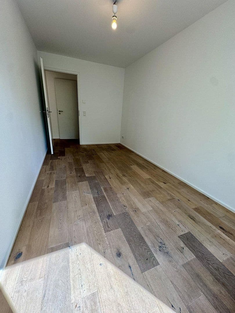 Pronájem domu 150 m², pozemek 100 m², Düsseldorf, Severní Porýní-Vestfálsko Pronájem domu 150 m², pozemek 100 m², Düsseldorf, Severní Porýní-Vestfálsko