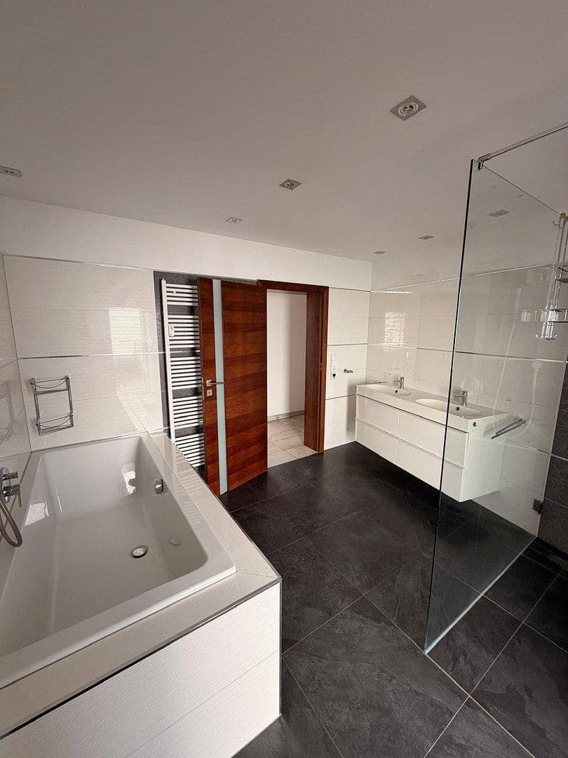 Pronájem bytu 3+1 131 m², Pulheim, Severní Porýní-Vestfálsko Pronájem bytu 3+1 131 m², Pulheim, Severní Porýní-Vestfálsko