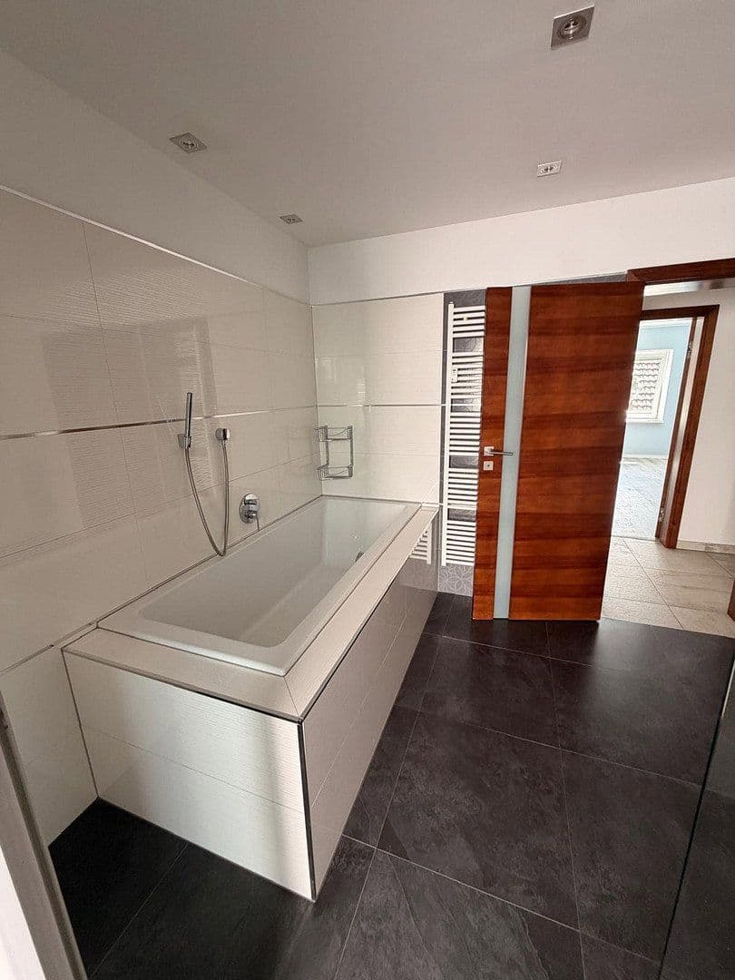 Pronájem bytu 3+1 131 m², Pulheim, Severní Porýní-Vestfálsko Pronájem bytu 3+1 131 m², Pulheim, Severní Porýní-Vestfálsko