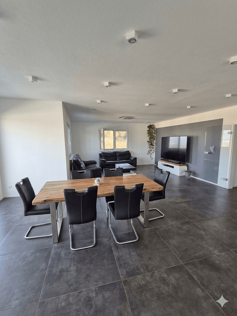 Prodej domu 245 m², pozemek 790 m², Bad Bellingen, Bádensko-Württembersko Prodej domu 245 m², pozemek 790 m², Bad Bellingen, Bádensko-Württembersko