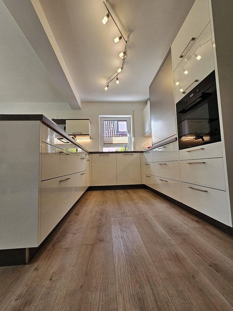 Prodej bytu 7+1 210 m², Burgthann, Bavorsko Prodej bytu 7+1 210 m², Burgthann, Bavorsko