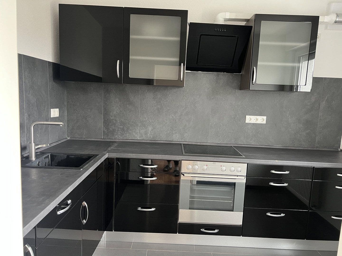 Pronájem bytu 3+kk 105 m², v.d. Leyenstr. 18, Nickenich, Porýní-Falc Pronájem bytu 3+kk 105 m², v.d. Leyenstr. 18, Nickenich, Porýní-Falc