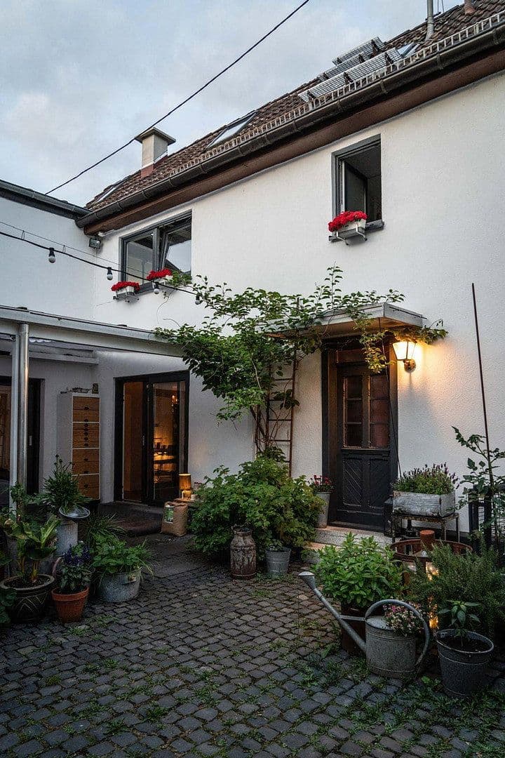 Prodej domu 180 m², pozemek 195 m², Frankfurt am Main, Hessen Prodej domu 180 m², pozemek 195 m², Frankfurt am Main, Hessen