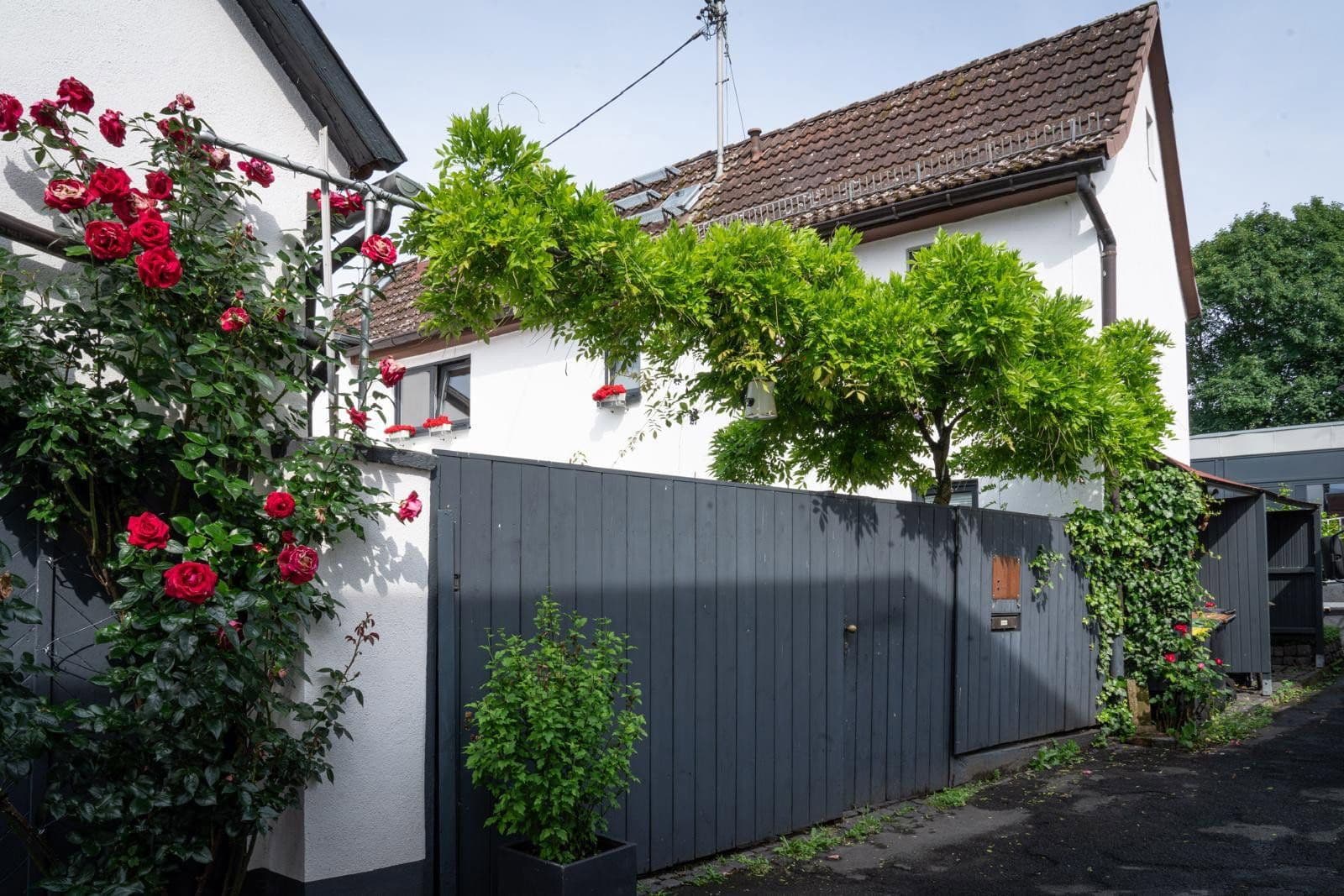 Prodej domu 180 m², pozemek 195 m², Frankfurt am Main, Hessen Prodej domu 180 m², pozemek 195 m², Frankfurt am Main, Hessen