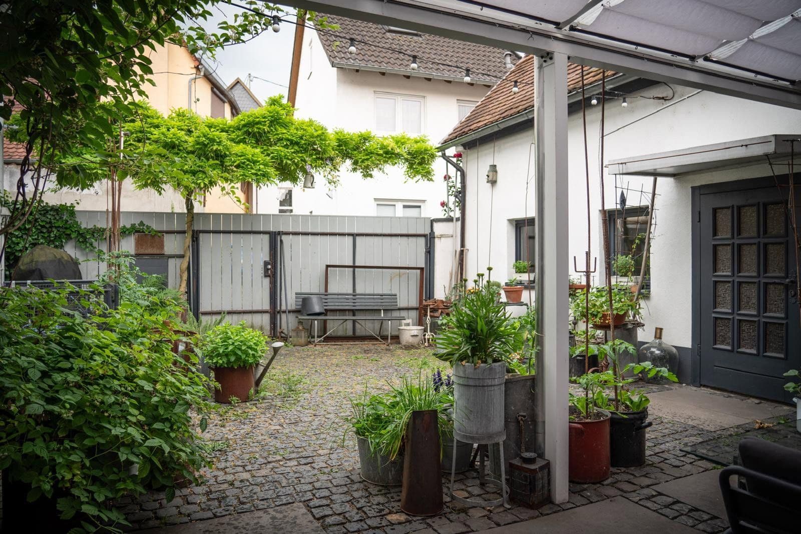 Prodej domu 180 m², pozemek 195 m², Frankfurt am Main, Hessen Prodej domu 180 m², pozemek 195 m², Frankfurt am Main, Hessen