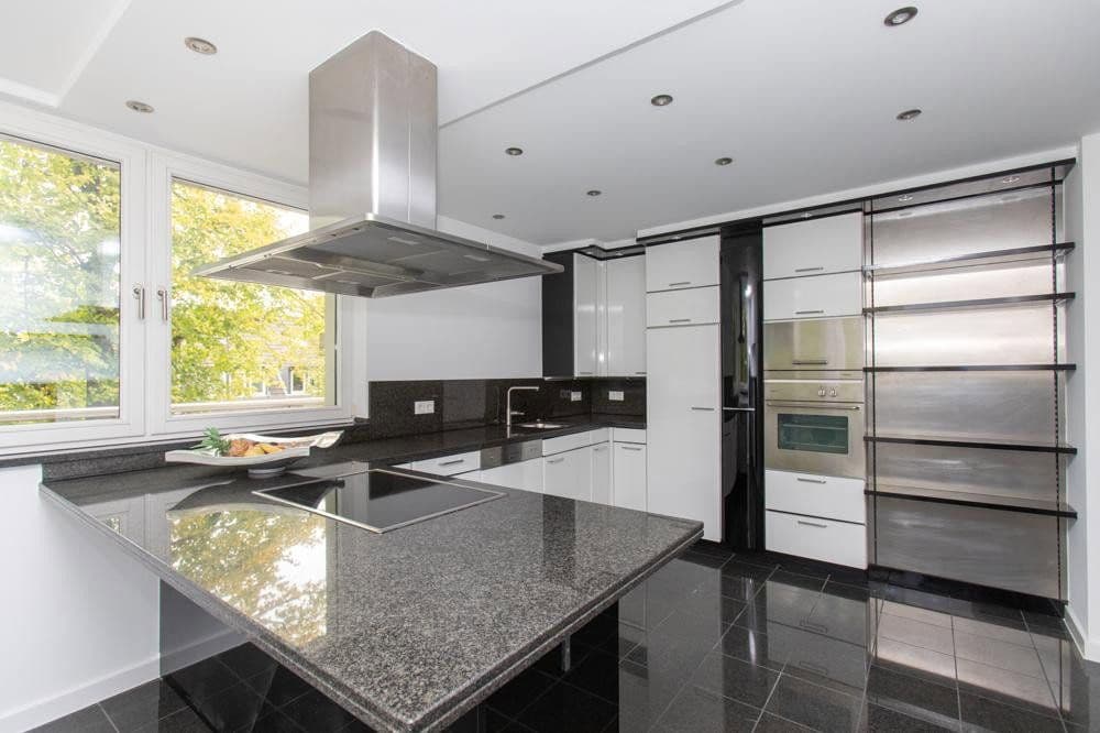 Prodej domu 698 m², pozemek 856 m², Düsseldorf, Severní Porýní-Vestfálsko Prodej domu 698 m², pozemek 856 m², Düsseldorf, Severní Porýní-Vestfálsko