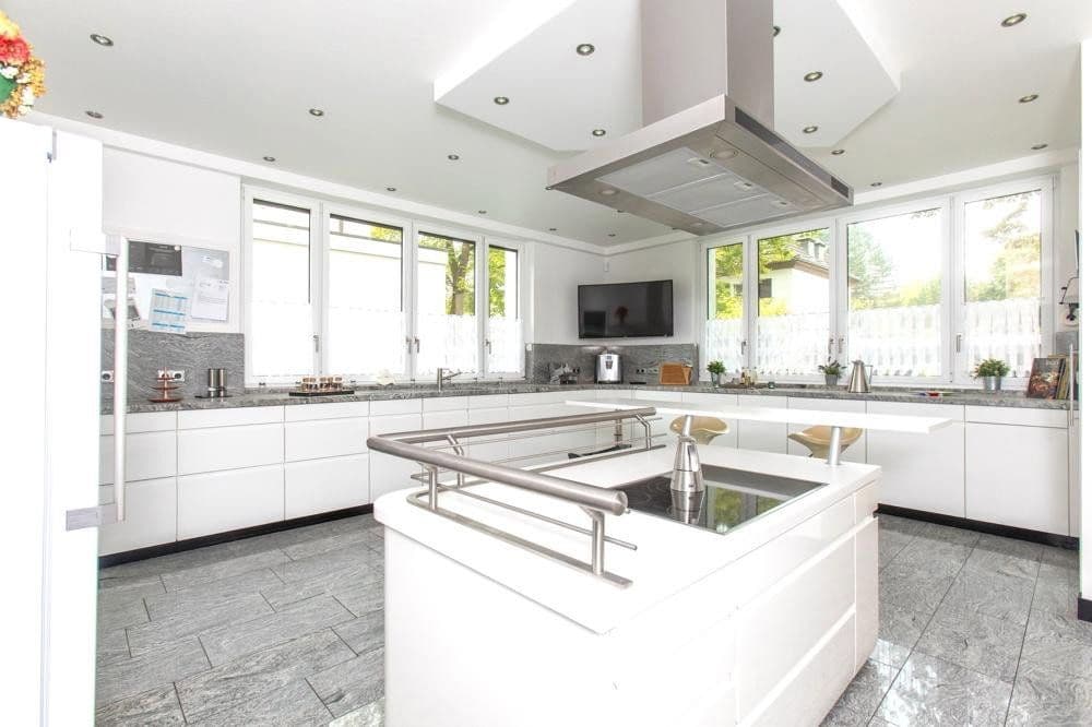 Prodej domu 698 m², pozemek 856 m², Düsseldorf, Severní Porýní-Vestfálsko Prodej domu 698 m², pozemek 856 m², Düsseldorf, Severní Porýní-Vestfálsko