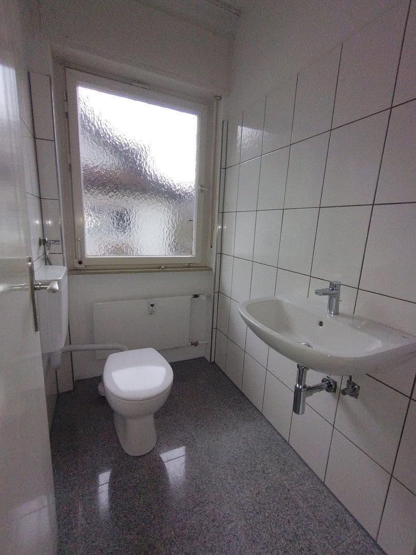 Pronájem bytu 4+1 130 m², Schwimmbadstraße 7, Bad Herrenalb, Bádensko-Württembersko Pronájem bytu 4+1 130 m², Schwimmbadstraße 7, Bad Herrenalb, Bádensko-Württembersko