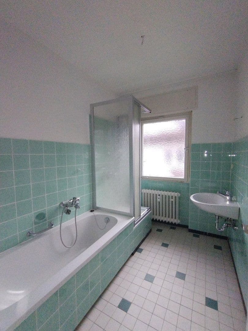 Pronájem bytu 4+1 130 m², Schwimmbadstraße 7, Bad Herrenalb, Bádensko-Württembersko Pronájem bytu 4+1 130 m², Schwimmbadstraße 7, Bad Herrenalb, Bádensko-Württembersko