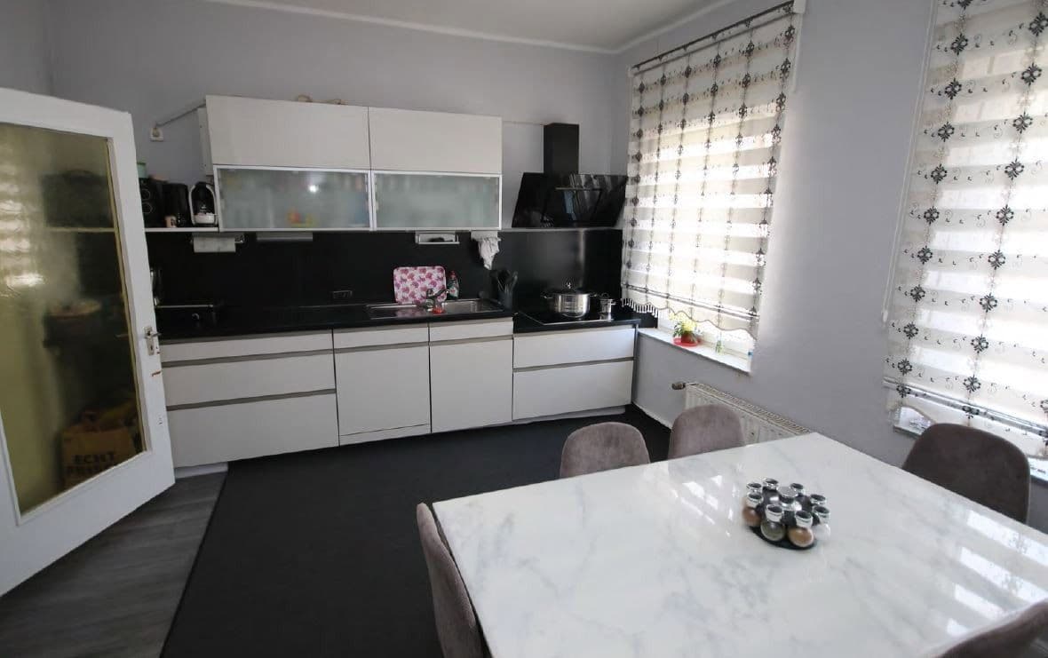 Pronájem bytu 3+1 76 m², Viktoriastr.27, Duisburg, Severní Porýní-Vestfálsko Pronájem bytu 3+1 76 m², Viktoriastr.27, Duisburg, Severní Porýní-Vestfálsko