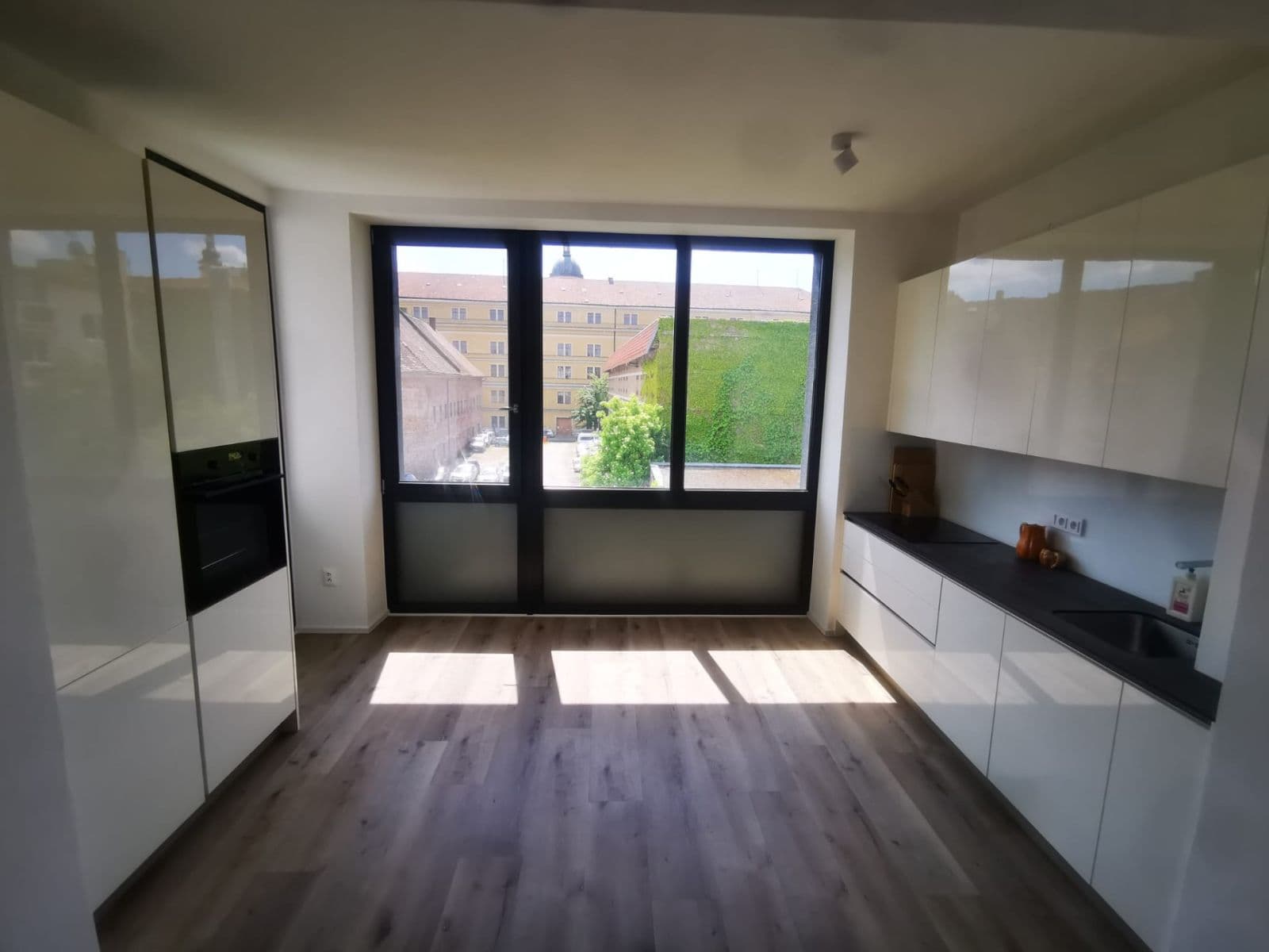 Pronájem bytu 2+kk 67 m², Dobrovského, Olomouc, Olomoucký kraj Pronájem bytu 2+kk 67 m², Dobrovského, Olomouc, Olomoucký kraj