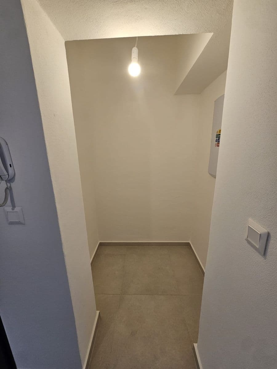 Pronájem bytu 2+kk 67 m², Dobrovského, Olomouc, Olomoucký kraj Pronájem bytu 2+kk 67 m², Dobrovského, Olomouc, Olomoucký kraj