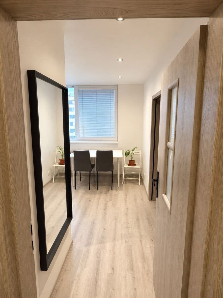 Pronájem bytu 1+1 40 m², 2. května, Zlín, Zlínský kraj Pronájem bytu 1+1 40 m², 2. května, Zlín, Zlínský kraj