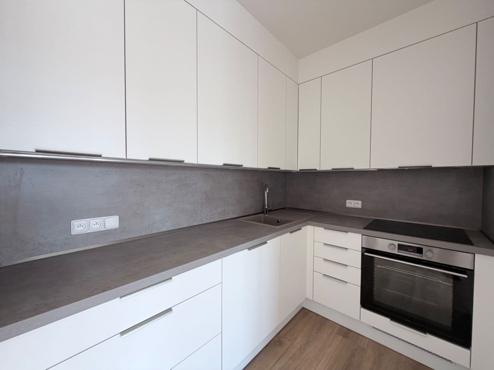 Pronájem bytu 1+kk 38 m², Nádražní, Kralupy nad Vltavou, Středočeský kraj Pronájem bytu 1+kk 38 m², Nádražní, Kralupy nad Vltavou, Středočeský kraj