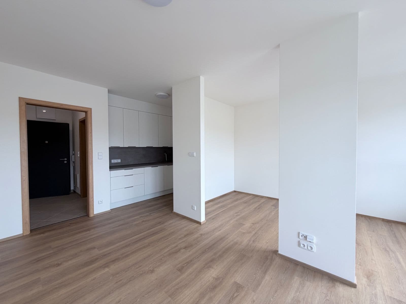 Pronájem bytu 1+kk 38 m², Nádražní, Kralupy nad Vltavou, Středočeský kraj Pronájem bytu 1+kk 38 m², Nádražní, Kralupy nad Vltavou, Středočeský kraj