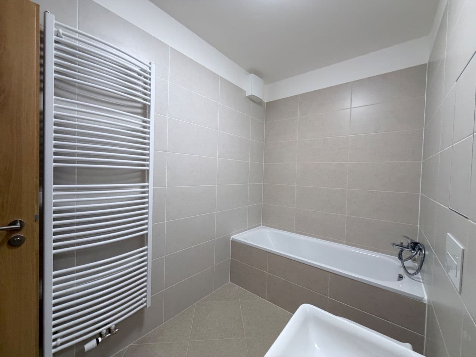 Pronájem bytu 1+kk 38 m², Nádražní, Kralupy nad Vltavou, Středočeský kraj Pronájem bytu 1+kk 38 m², Nádražní, Kralupy nad Vltavou, Středočeský kraj
