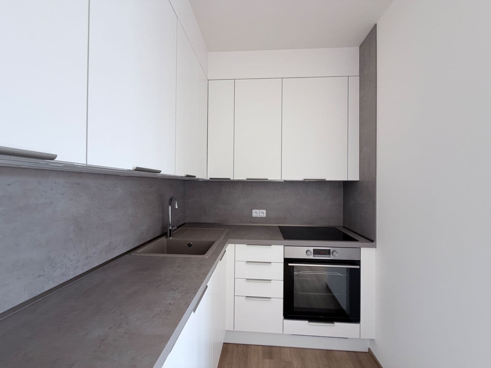 Pronájem bytu 1+kk 38 m², Nádražní, Kralupy nad Vltavou, Středočeský kraj Pronájem bytu 1+kk 38 m², Nádražní, Kralupy nad Vltavou, Středočeský kraj