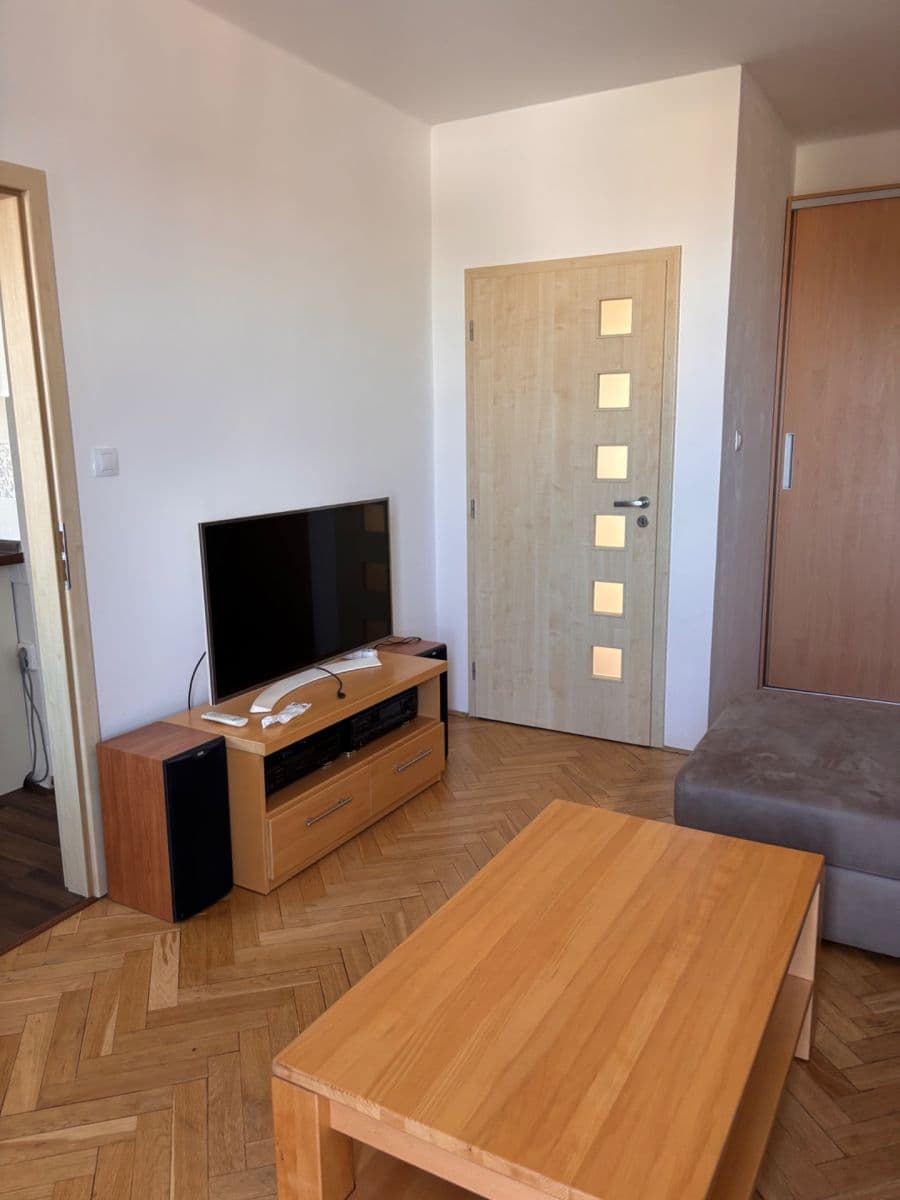 Pronájem bytu 2+1 56 m², Bludovická, Praha, Praha Pronájem bytu 2+1 56 m², Bludovická, Praha, Praha