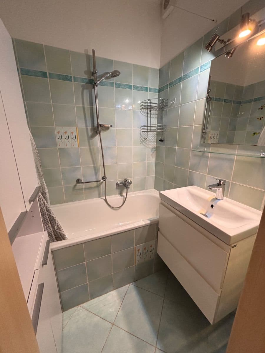 Pronájem bytu 2+1 56 m², Bludovická, Praha, Praha Pronájem bytu 2+1 56 m², Bludovická, Praha, Praha