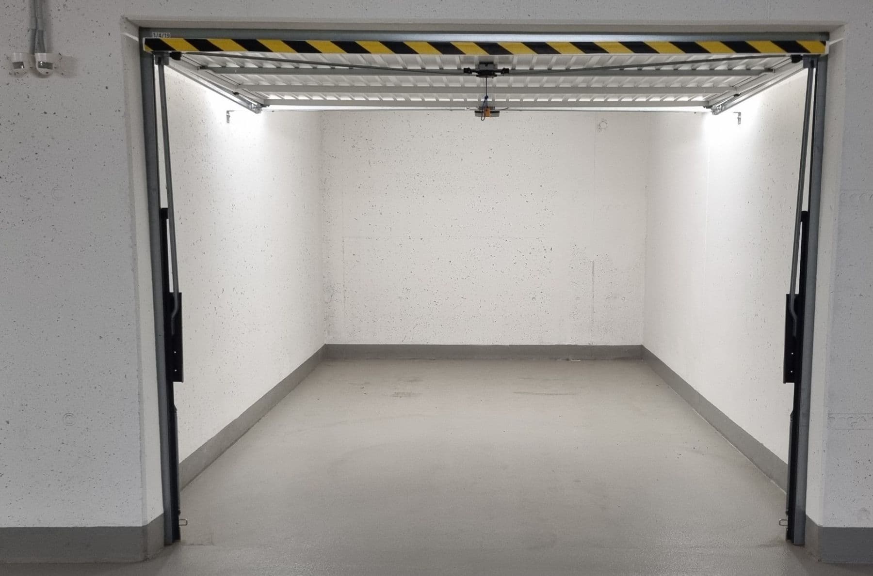 Pronájem garáže 18 m², Domalípova, Praha, Praha Pronájem garáže 18 m², Domalípova, Praha, Praha