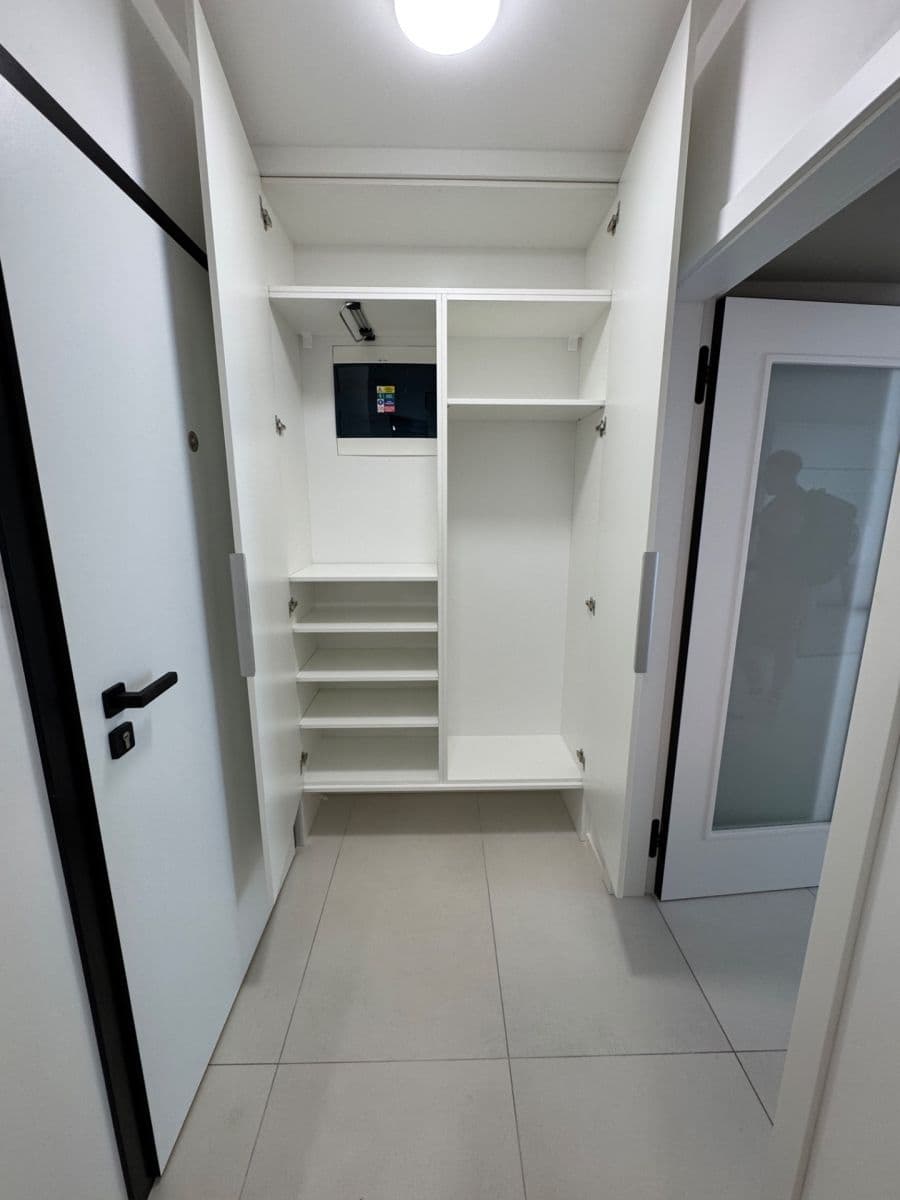 Pronájem bytu 1+kk 29 m², Krymská, Praha, Praha Pronájem bytu 1+kk 29 m², Krymská, Praha, Praha