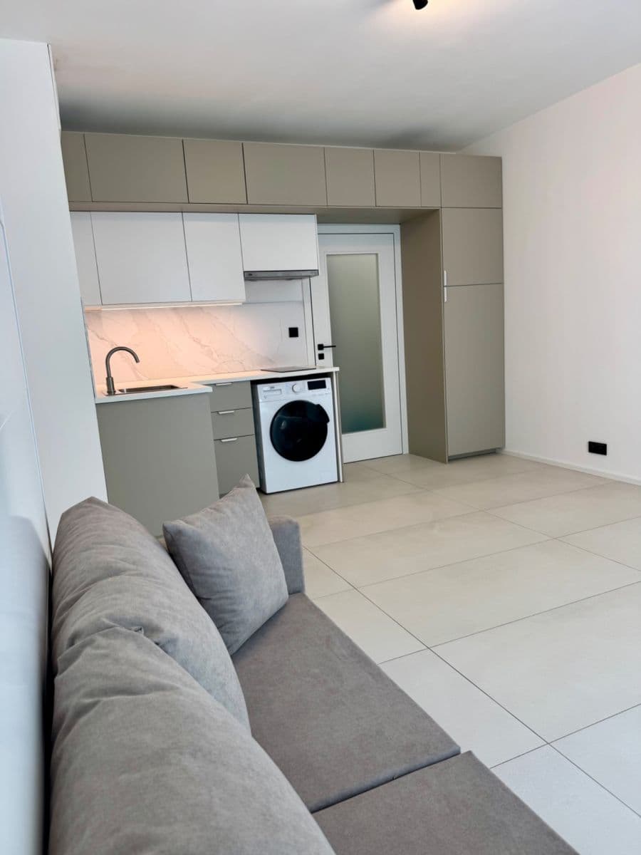 Pronájem bytu 1+kk 29 m², Krymská, Praha, Praha Pronájem bytu 1+kk 29 m², Krymská, Praha, Praha