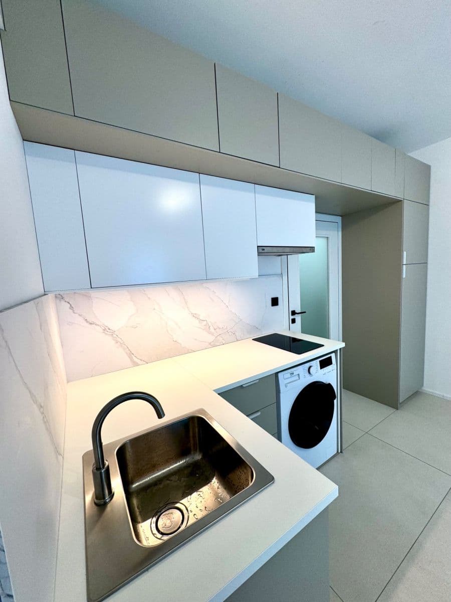 Pronájem bytu 1+kk 29 m², Krymská, Praha, Praha Pronájem bytu 1+kk 29 m², Krymská, Praha, Praha