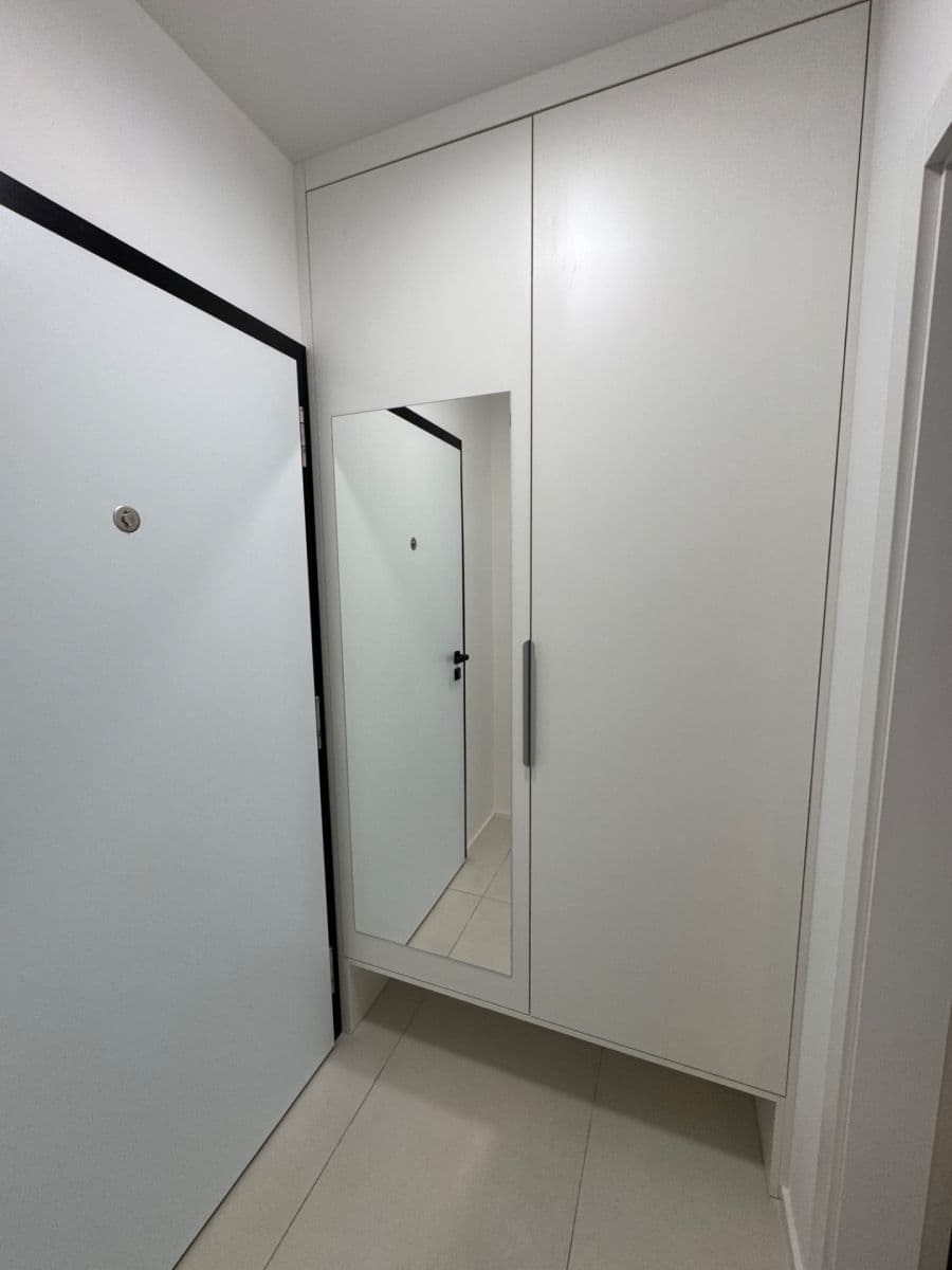 Pronájem bytu 1+kk 29 m², Krymská, Praha, Praha Pronájem bytu 1+kk 29 m², Krymská, Praha, Praha