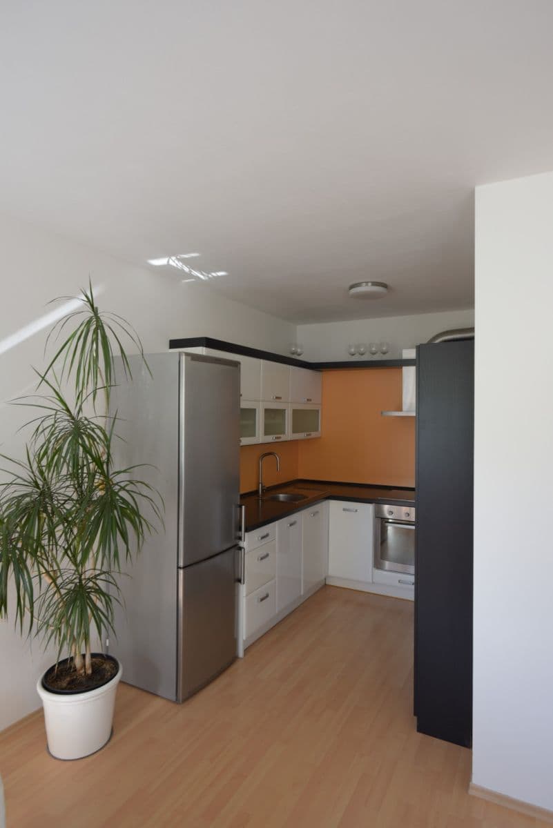 Pronájem bytu 2+kk 55 m², náměstí Přátelství, Praha, Praha Pronájem bytu 2+kk 55 m², náměstí Přátelství, Praha, Praha