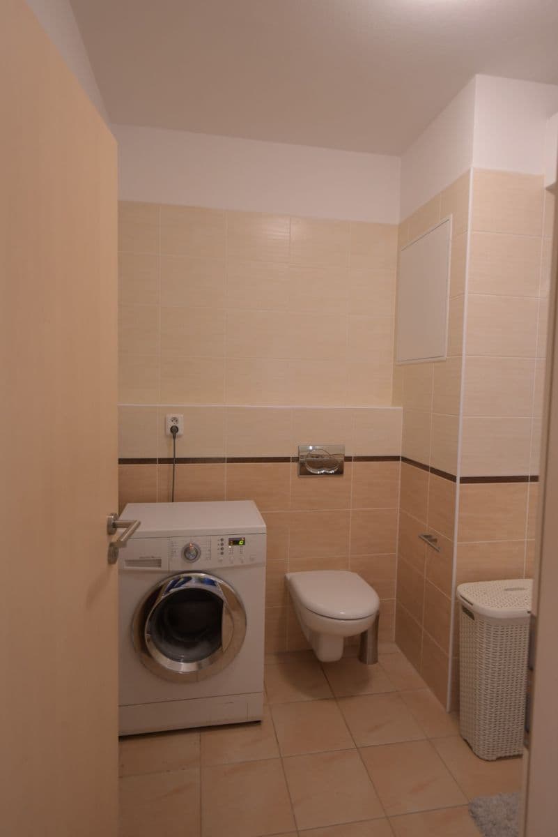 Pronájem bytu 2+kk 55 m², náměstí Přátelství, Praha, Praha Pronájem bytu 2+kk 55 m², náměstí Přátelství, Praha, Praha