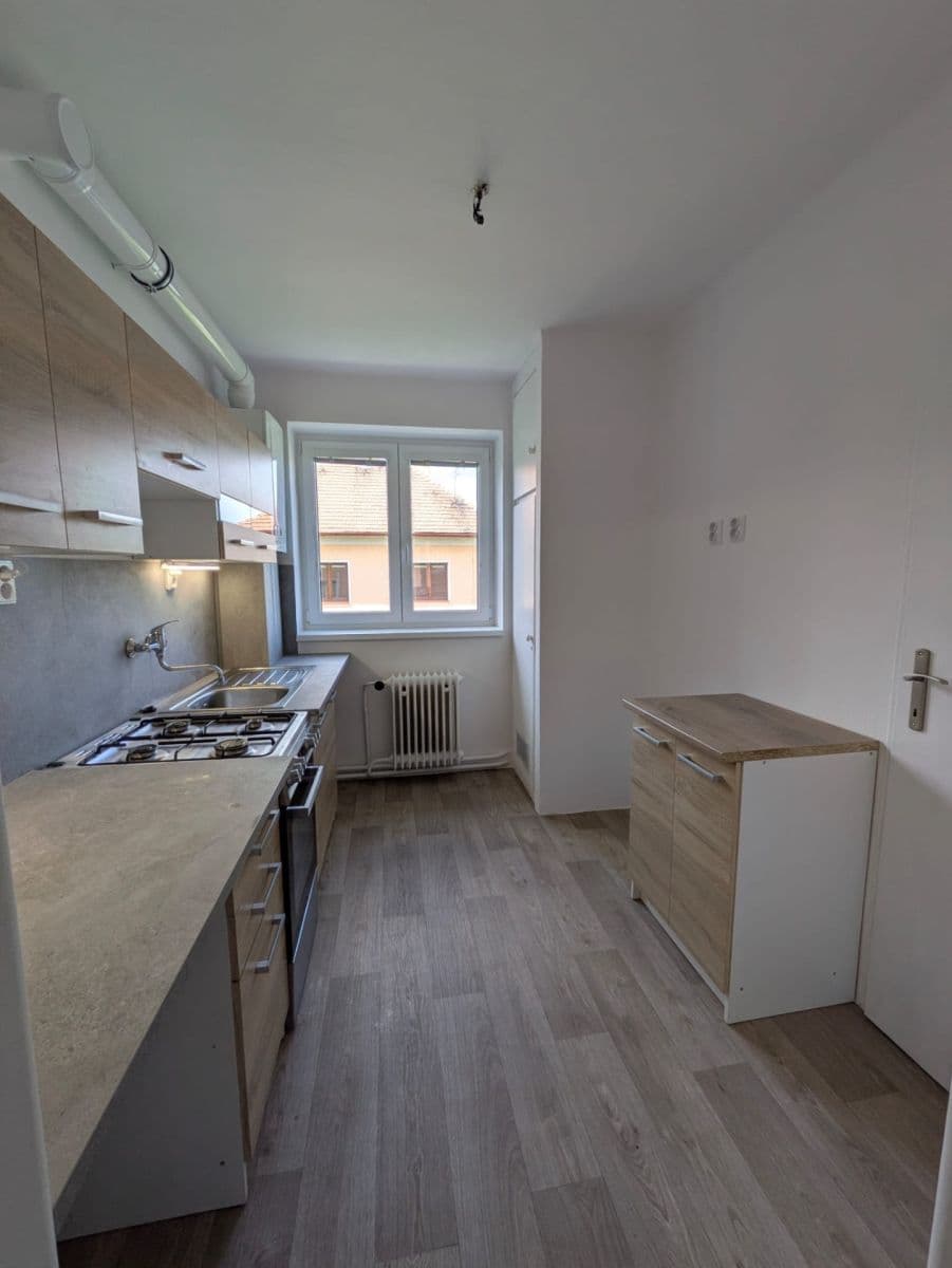 Pronájem bytu 3+1 65 m², Vrchlického, Roudnice nad Labem, Ústecký kraj Pronájem bytu 3+1 65 m², Vrchlického, Roudnice nad Labem, Ústecký kraj