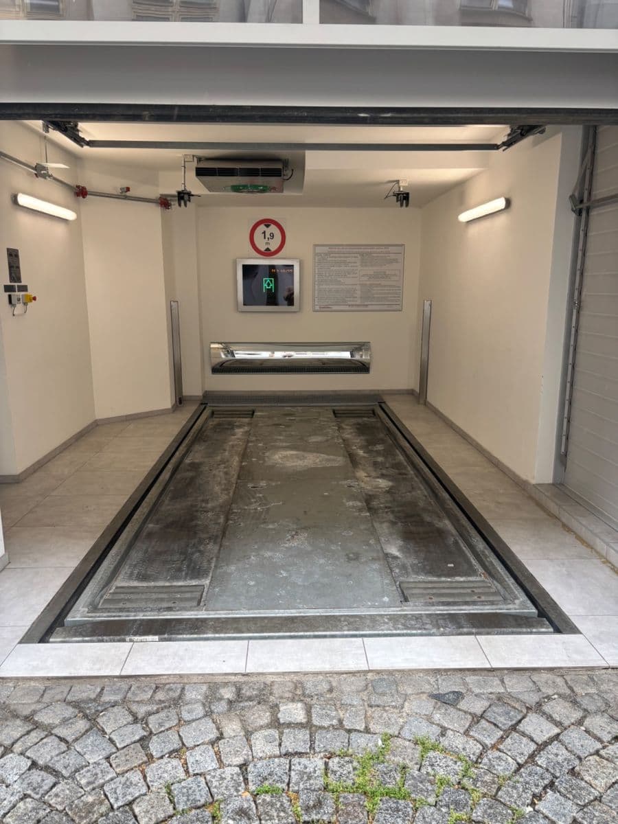 Prodej garáže 9 m², Neklanova, Praha, Praha Prodej garáže 9 m², Neklanova, Praha, Praha