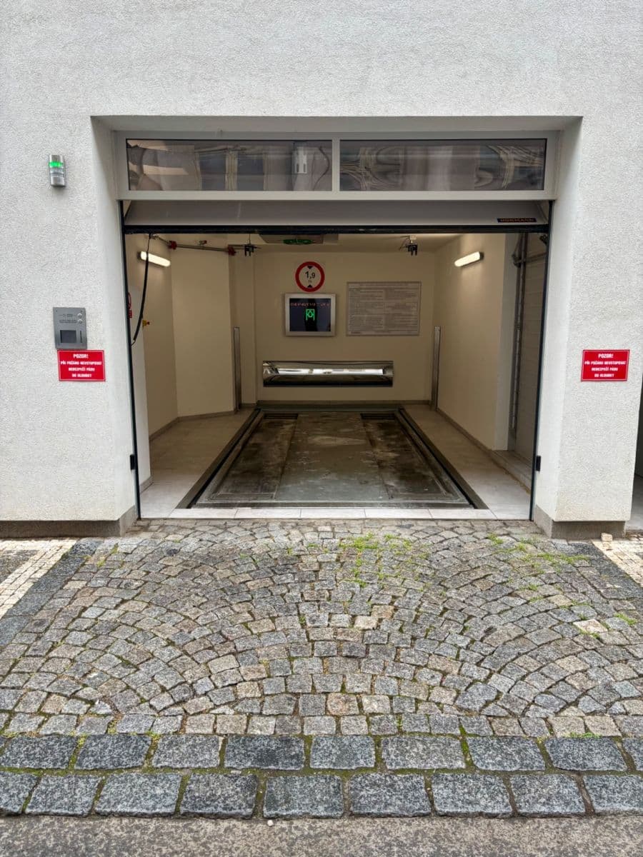 Prodej garáže 9 m², Neklanova, Praha, Praha Prodej garáže 9 m², Neklanova, Praha, Praha
