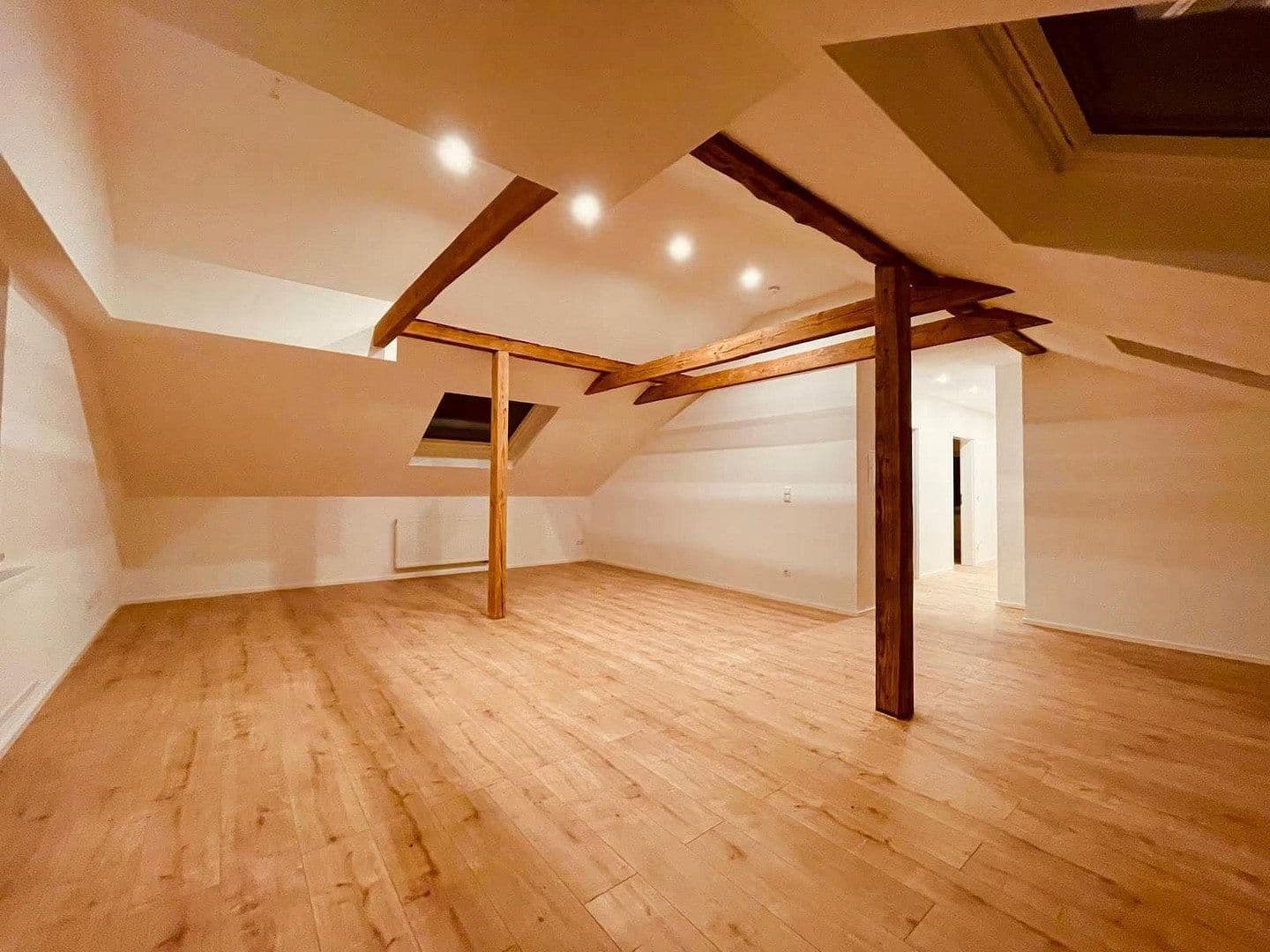 Pronájem bytu 3+1 75 m², Maxhütte-Haidhof, Bavorsko Pronájem bytu 3+1 75 m², Maxhütte-Haidhof, Bavorsko