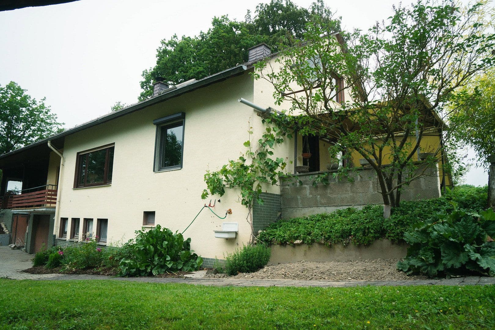 Prodej domu 120 m², pozemek 14.446 m², Simmern/Hunsrück, Porýní-Falc Prodej domu 120 m², pozemek 14.446 m², Simmern/Hunsrück, Porýní-Falc