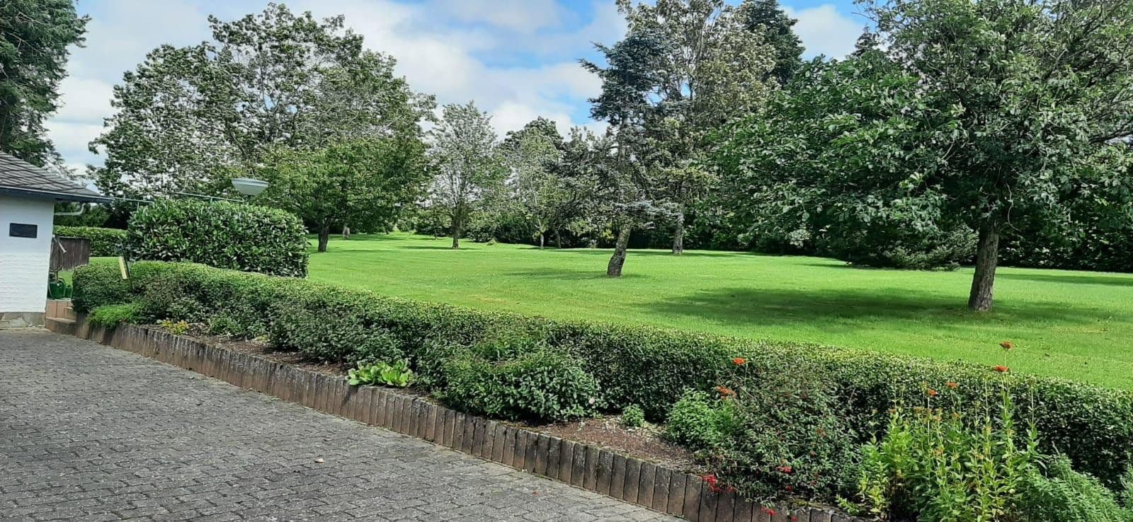 Prodej domu 172 m², pozemek 13.498 m², Ahrstraße 22, Oberehe-Stroheich, Porýní-Falc Prodej domu 172 m², pozemek 13.498 m², Ahrstraße 22, Oberehe-Stroheich, Porýní-Falc