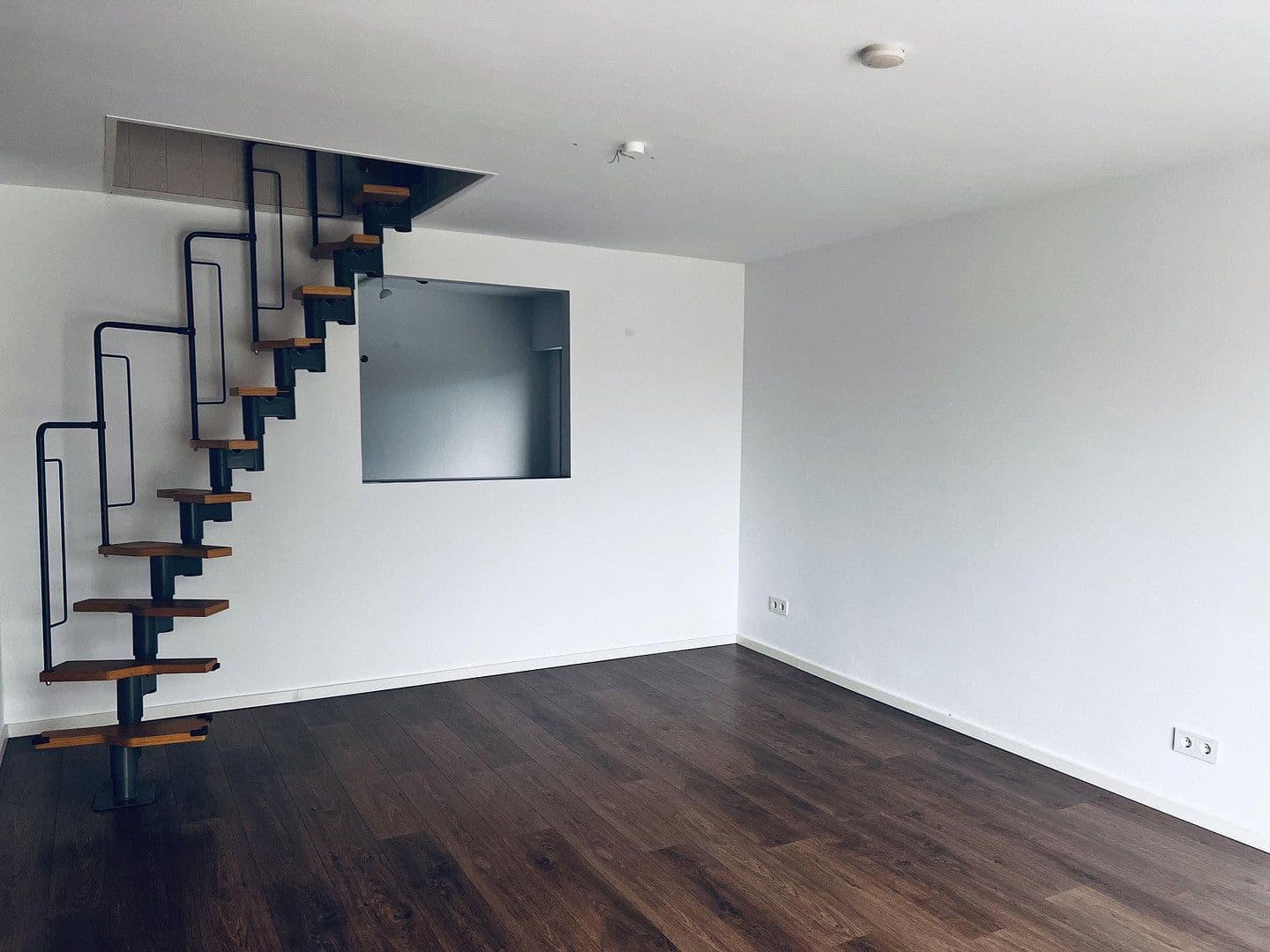 Prodej bytu 3+1 99 m², Leverkusen, Severní Porýní-Vestfálsko Prodej bytu 3+1 99 m², Leverkusen, Severní Porýní-Vestfálsko