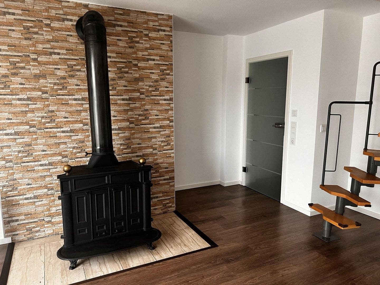 Prodej bytu 3+1 99 m², Leverkusen, Severní Porýní-Vestfálsko Prodej bytu 3+1 99 m², Leverkusen, Severní Porýní-Vestfálsko
