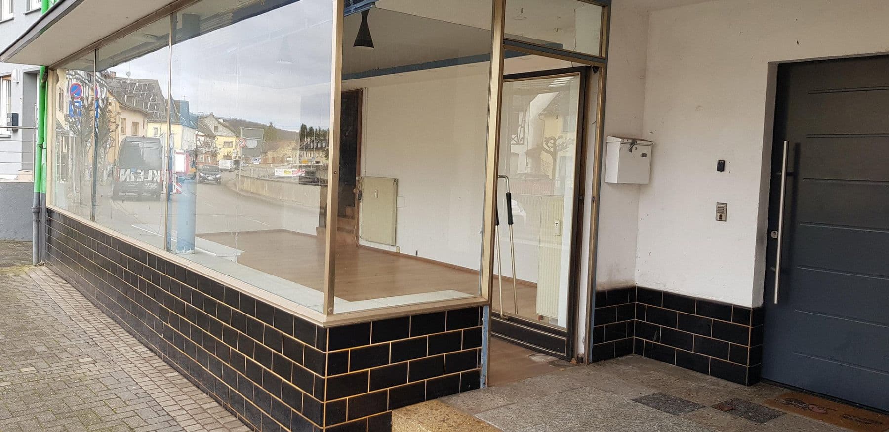 Prodej domu 178 m², pozemek 133 m², Hauptstrasse 39, Miehlen, Porýní-Falc Prodej domu 178 m², pozemek 133 m², Hauptstrasse 39, Miehlen, Porýní-Falc