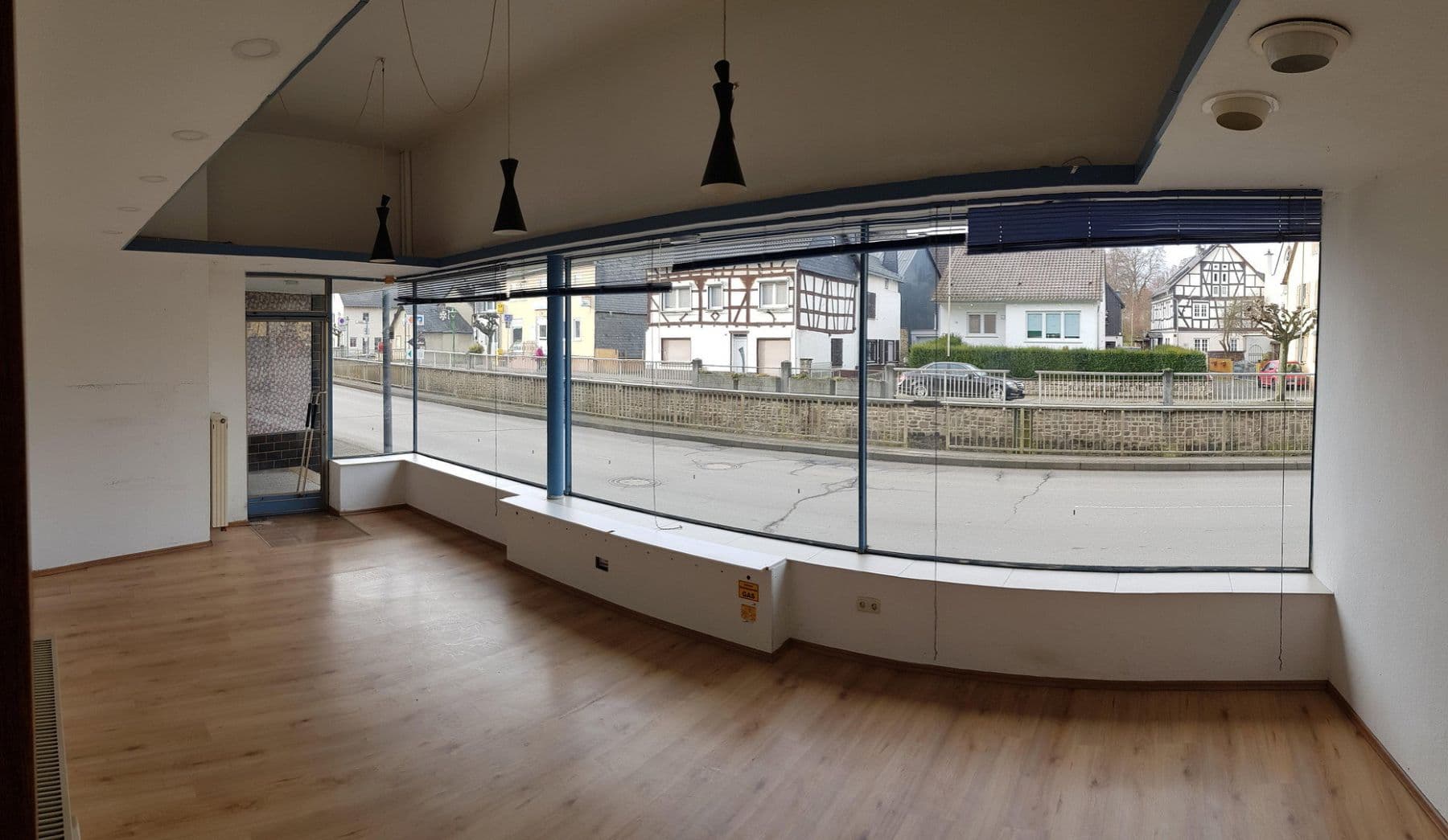 Prodej domu 178 m², pozemek 133 m², Hauptstrasse 39, Miehlen, Porýní-Falc Prodej domu 178 m², pozemek 133 m², Hauptstrasse 39, Miehlen, Porýní-Falc