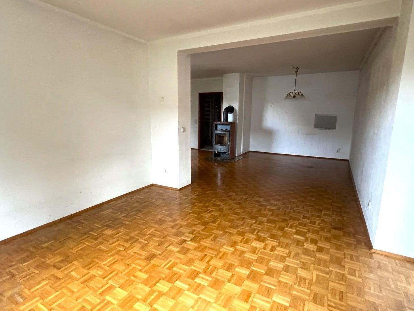 Prodej domu 110 m², pozemek 324 m², Schwalbach am Taunus, Hessen Prodej domu 110 m², pozemek 324 m², Schwalbach am Taunus, Hessen
