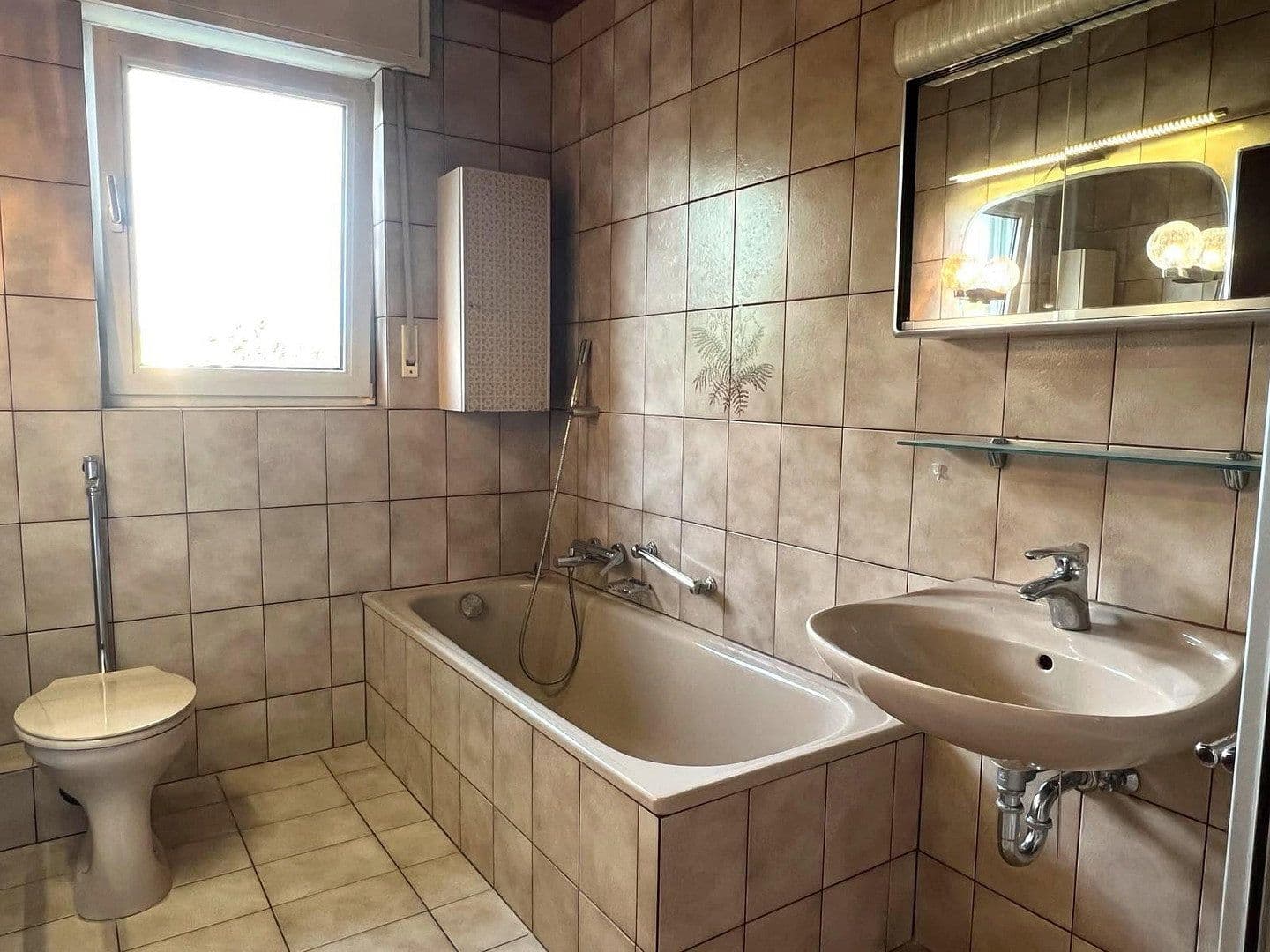Prodej domu 110 m², pozemek 324 m², Schwalbach am Taunus, Hessen Prodej domu 110 m², pozemek 324 m², Schwalbach am Taunus, Hessen