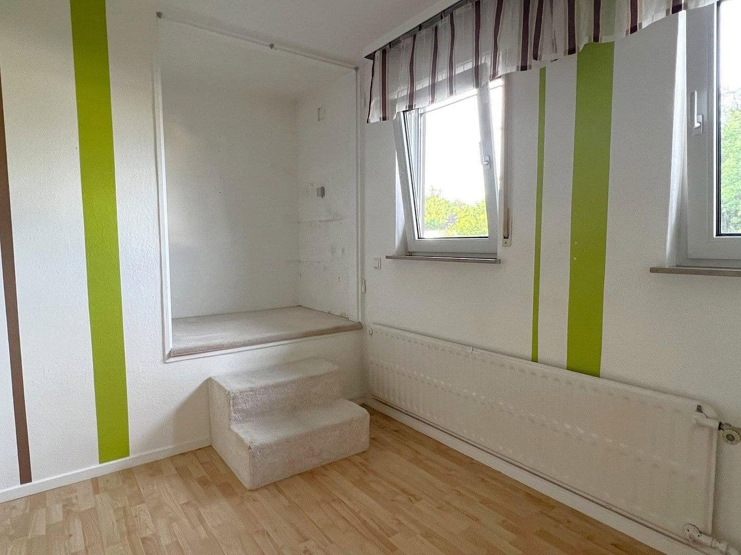 Prodej domu 110 m², pozemek 324 m², Schwalbach am Taunus, Hessen Prodej domu 110 m², pozemek 324 m², Schwalbach am Taunus, Hessen